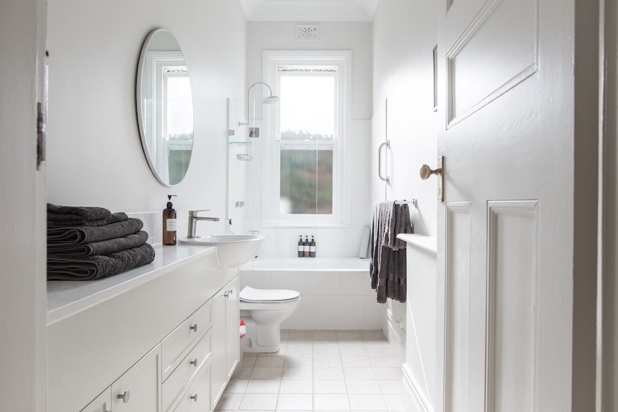 Low-maintenance shower renovation in Westland, MI