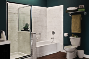 Bathroom surround with stone-look wall finish
